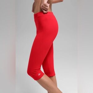 Alo new with tags Alosoft High-Waist Iconic 90's Capri Bright red XS